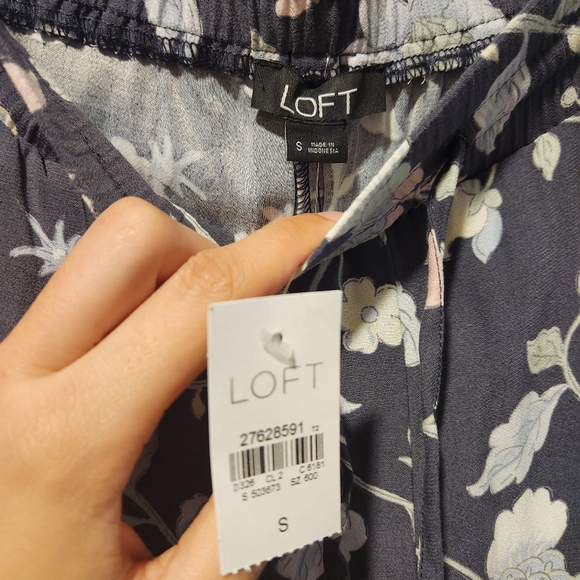 NWT LOFT Floral Fluid Drawstring Pants  Size Small Elastic Waist 100% Viscose - Picture 5 of 6
